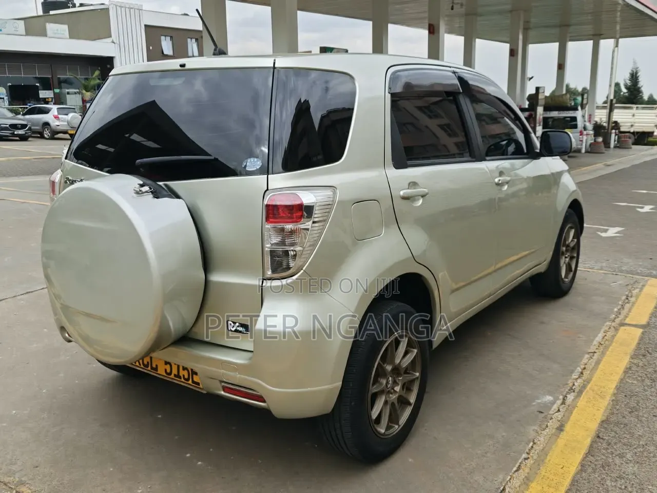 Toyota Rush 1.5 RWD 2010 Gold