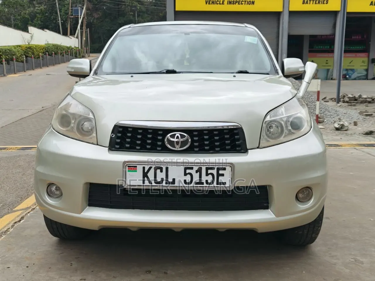 Toyota Rush 1.5 RWD 2010 Gold
