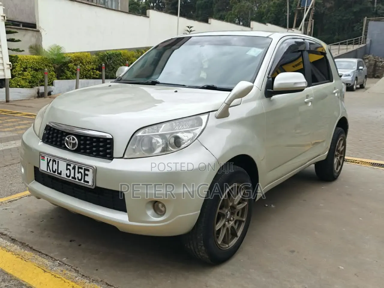 Toyota Rush 1.5 RWD 2010 Gold