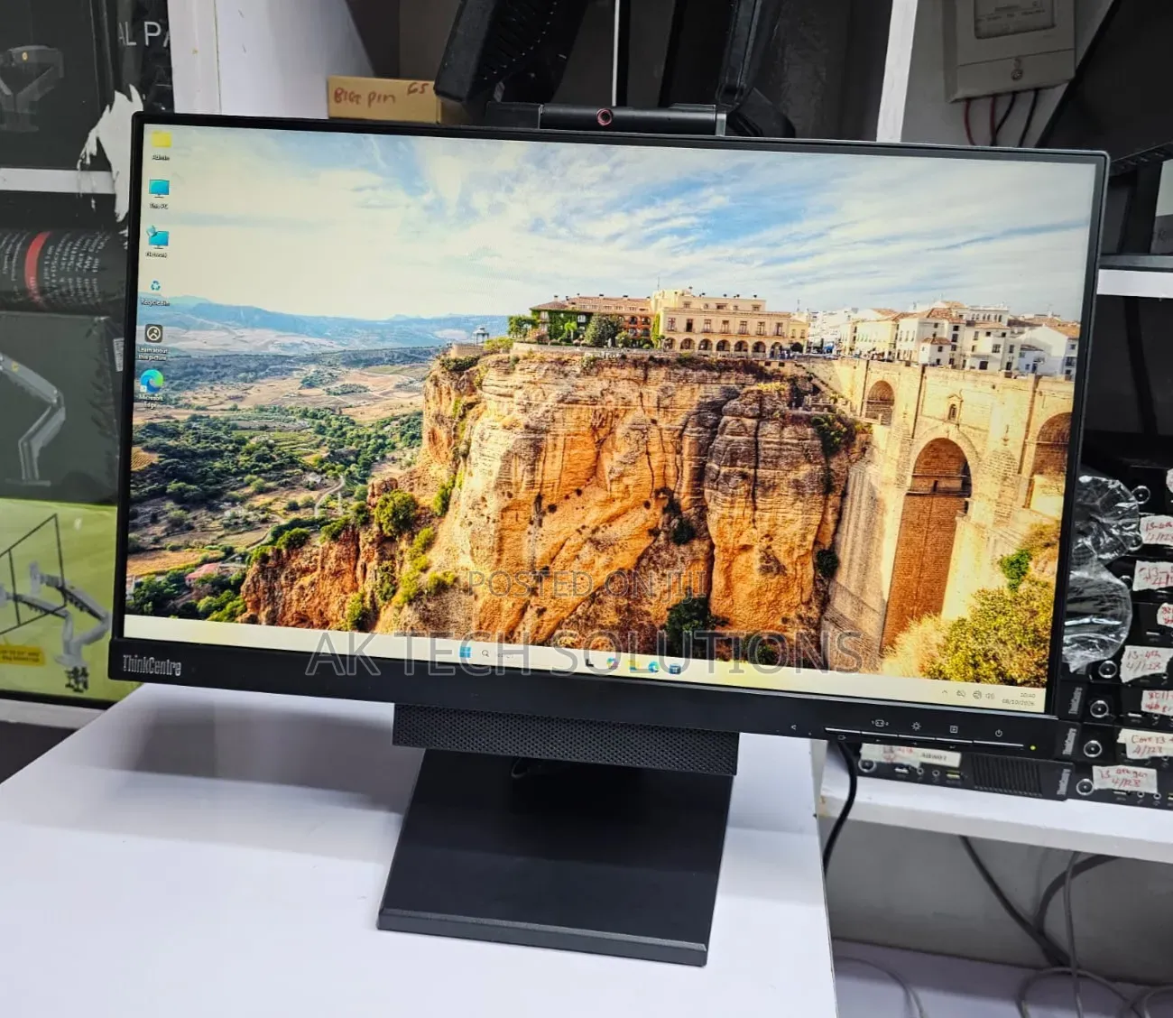Desktop Computer Lenovo 4GB Intel Core i3 SSD 128GB