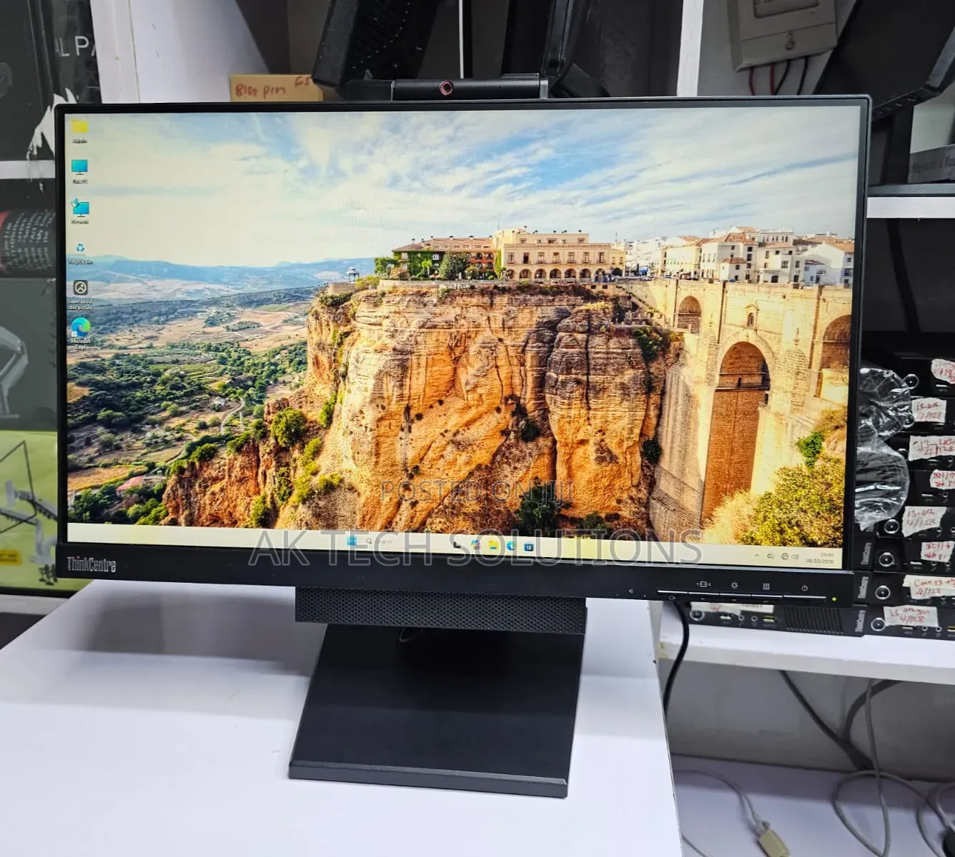 Desktop Computer Lenovo 4GB Intel Core i3 SSD 128GB