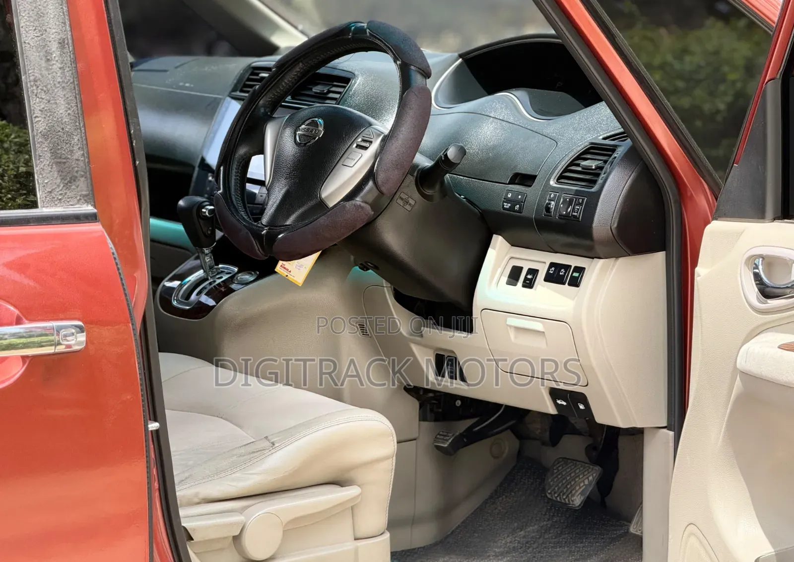 Nissan Serena 2014 Red