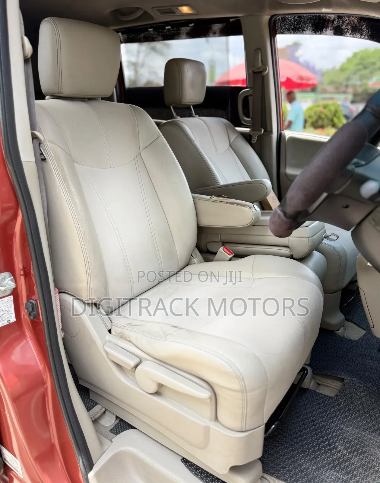 Nissan Serena 2014 Red
