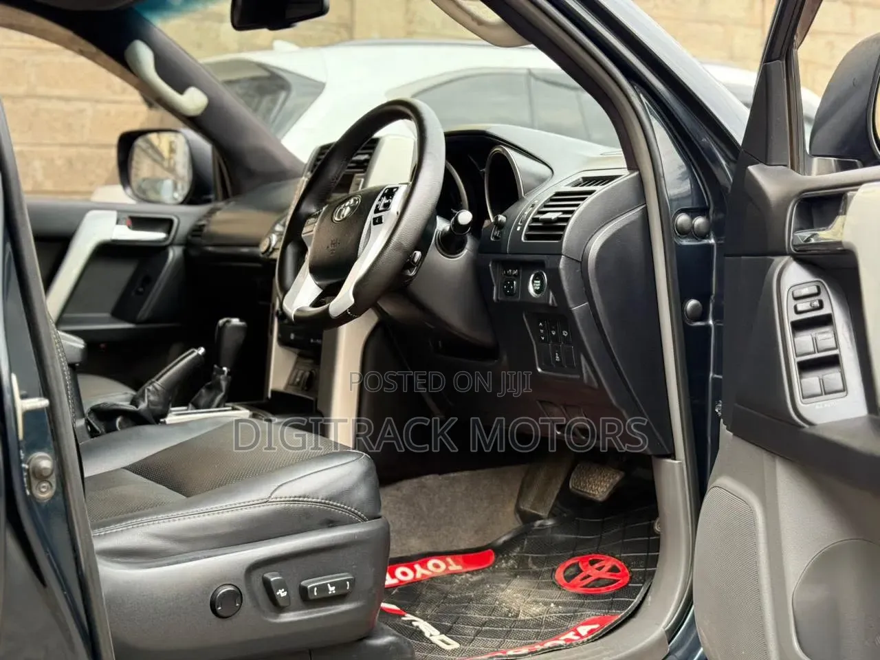 Toyota Land Cruiser 2011 Black
