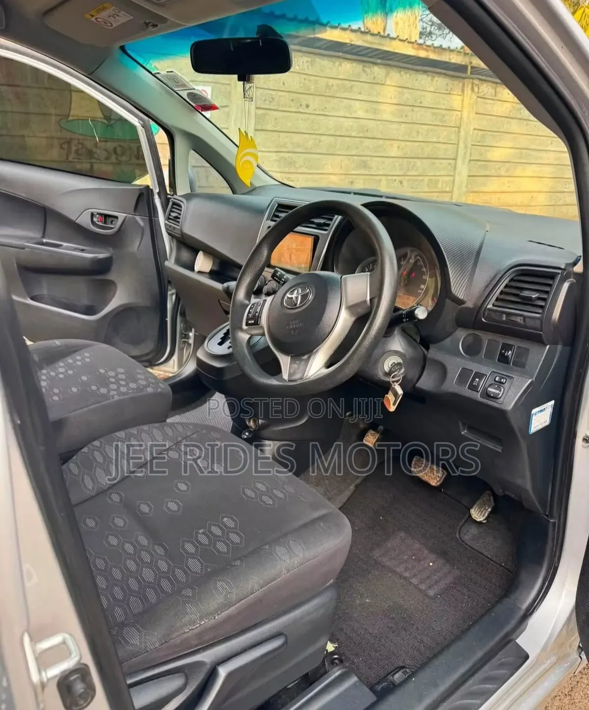 Toyota Ractis 2014 Beige