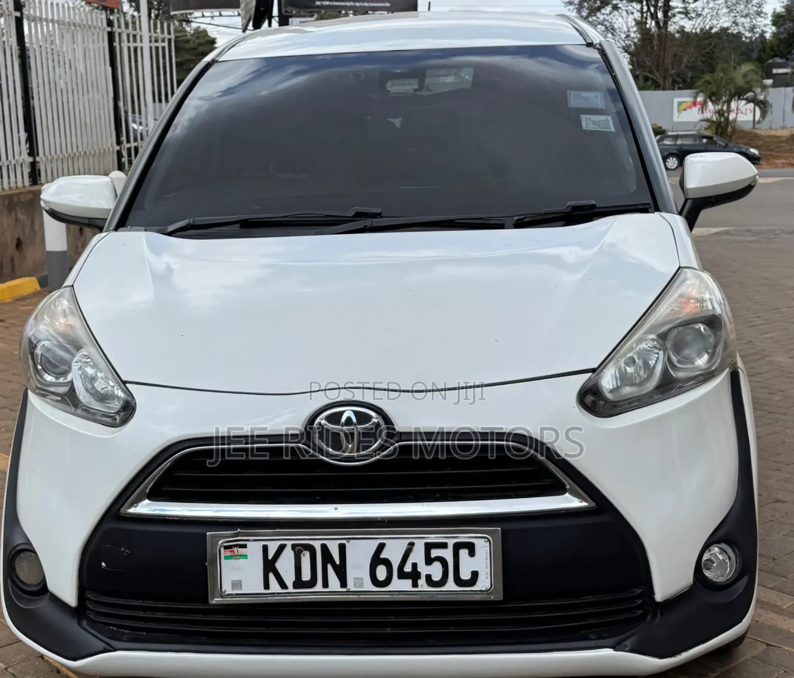 Toyota Sienta 2016 Off white