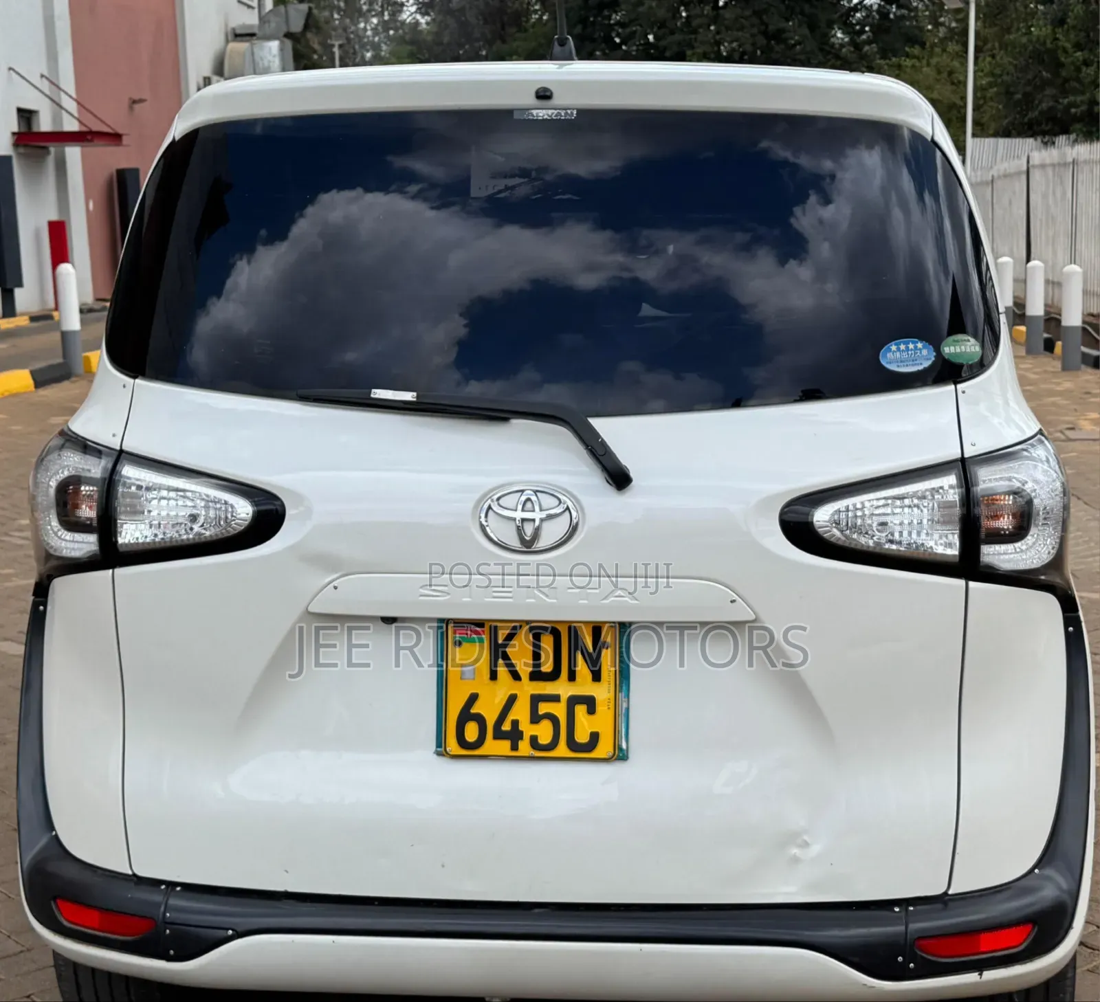 Toyota Sienta 2016 Off white