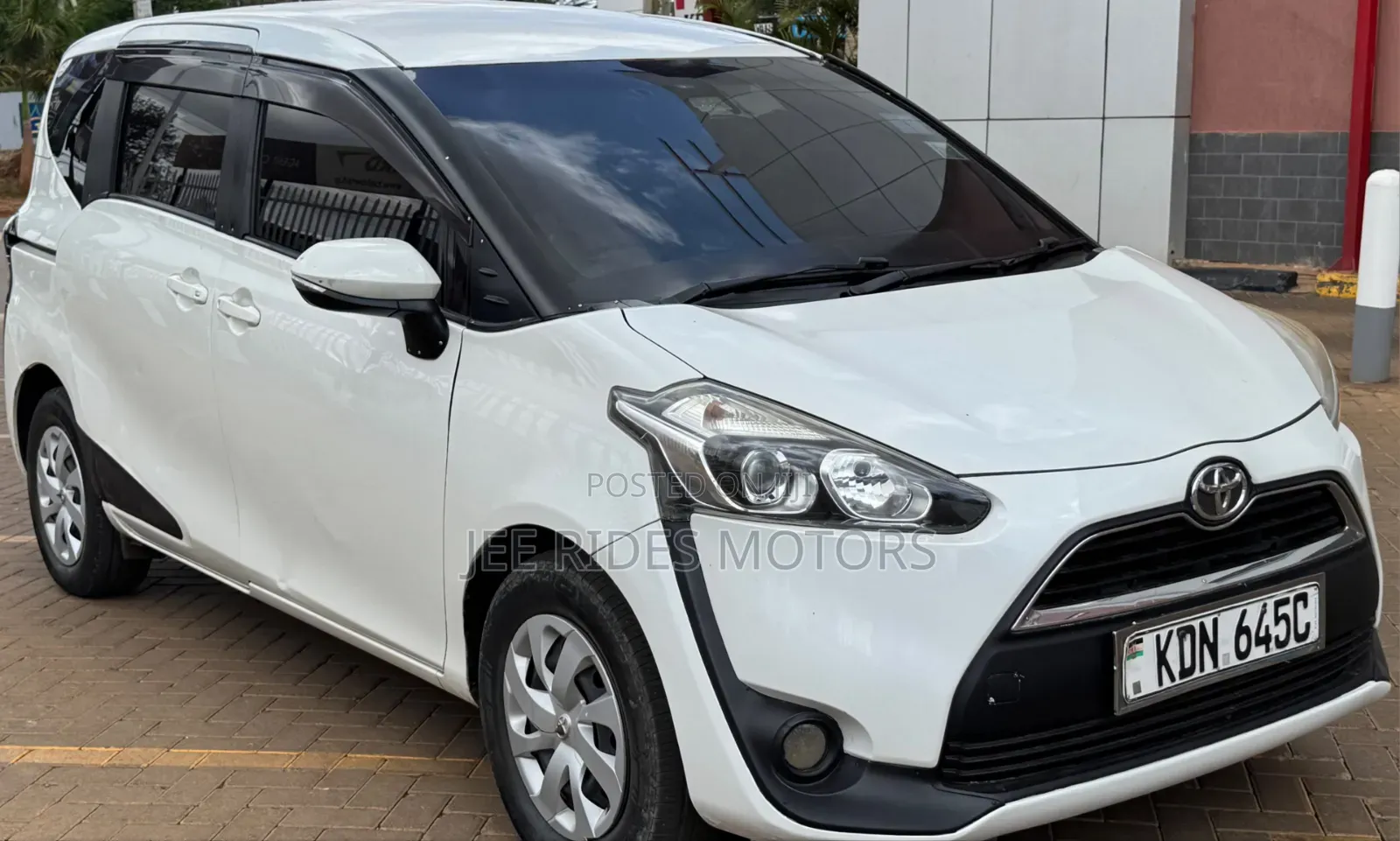 Toyota Sienta 2016 Off white