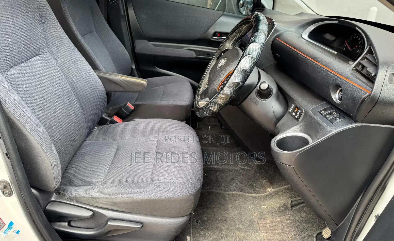 Toyota Sienta 2016 Off white