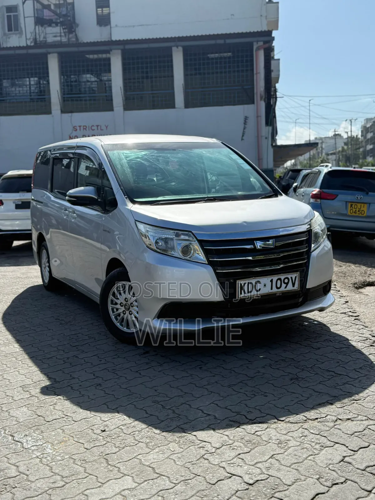 Toyota Noah 2014 White