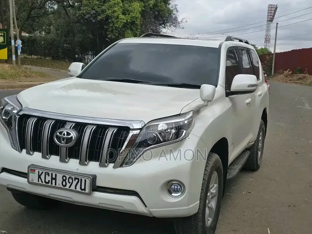 Toyota Land Cruiser 2011 White