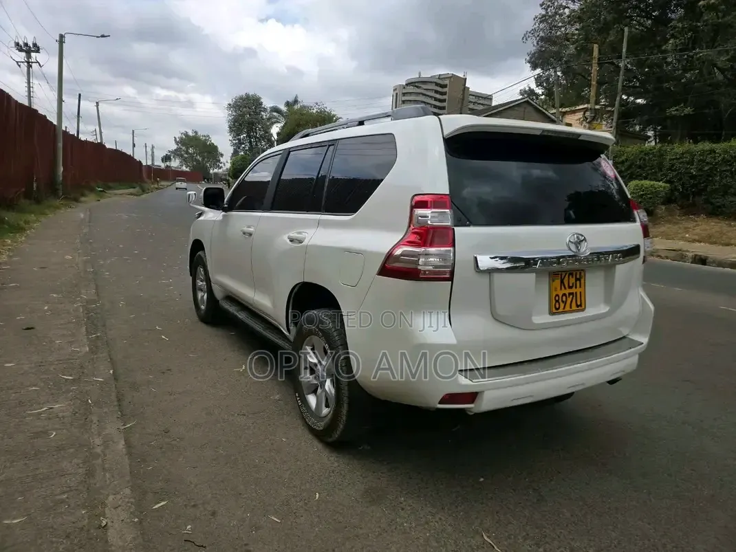 Toyota Land Cruiser 2011 White