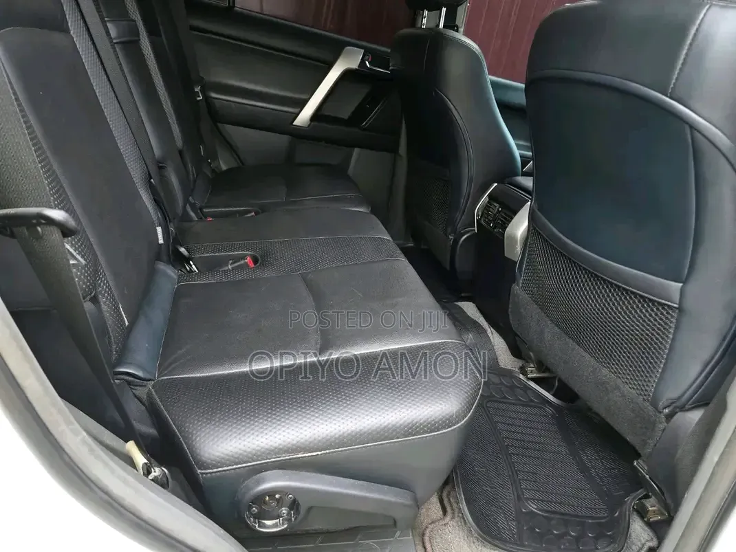Toyota Land Cruiser 2011 White