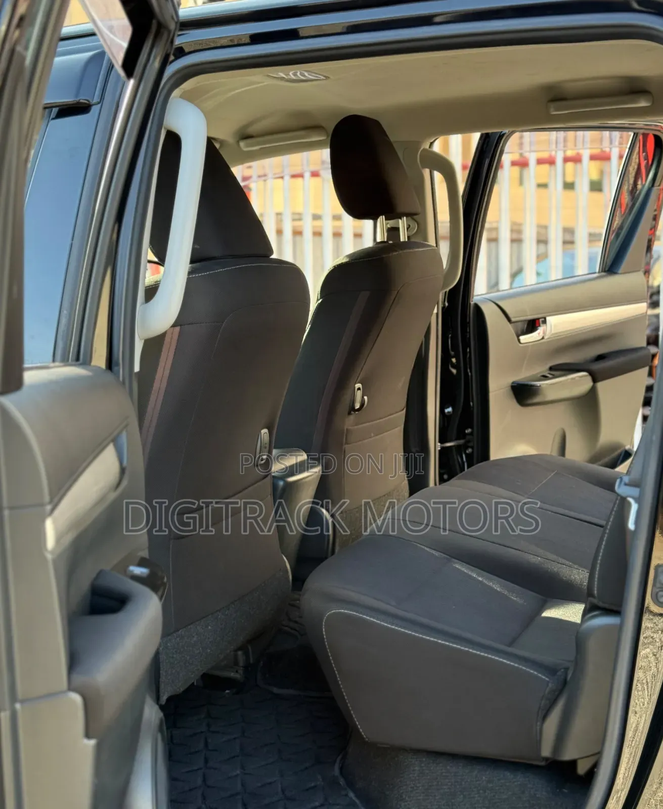 Toyota Hilux 2021 Black