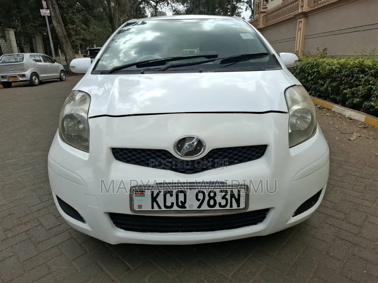 Toyota Vitz 1.0 FWD 5dr 2011 White