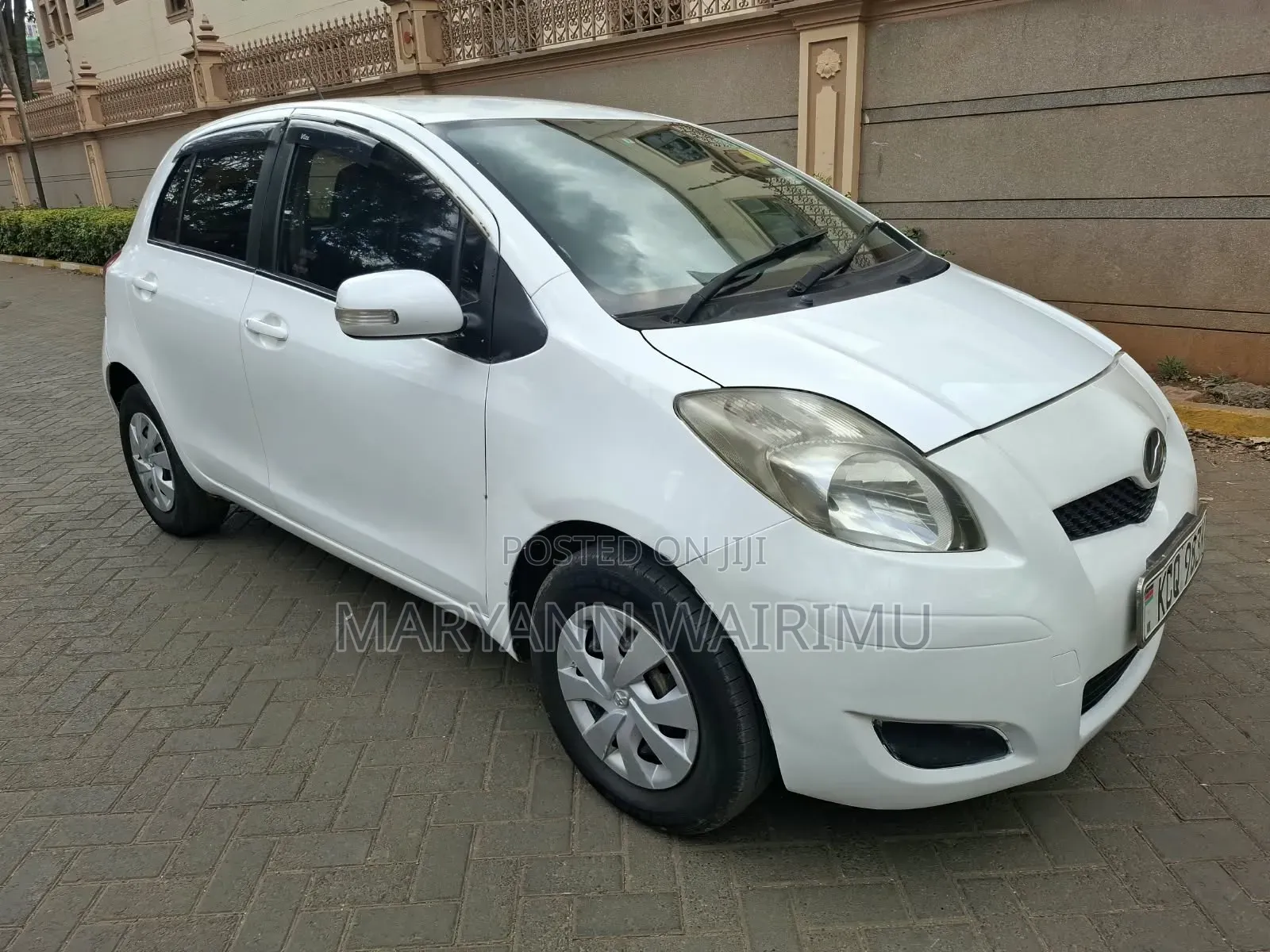 Toyota Vitz 1.0 FWD 5dr 2011 White