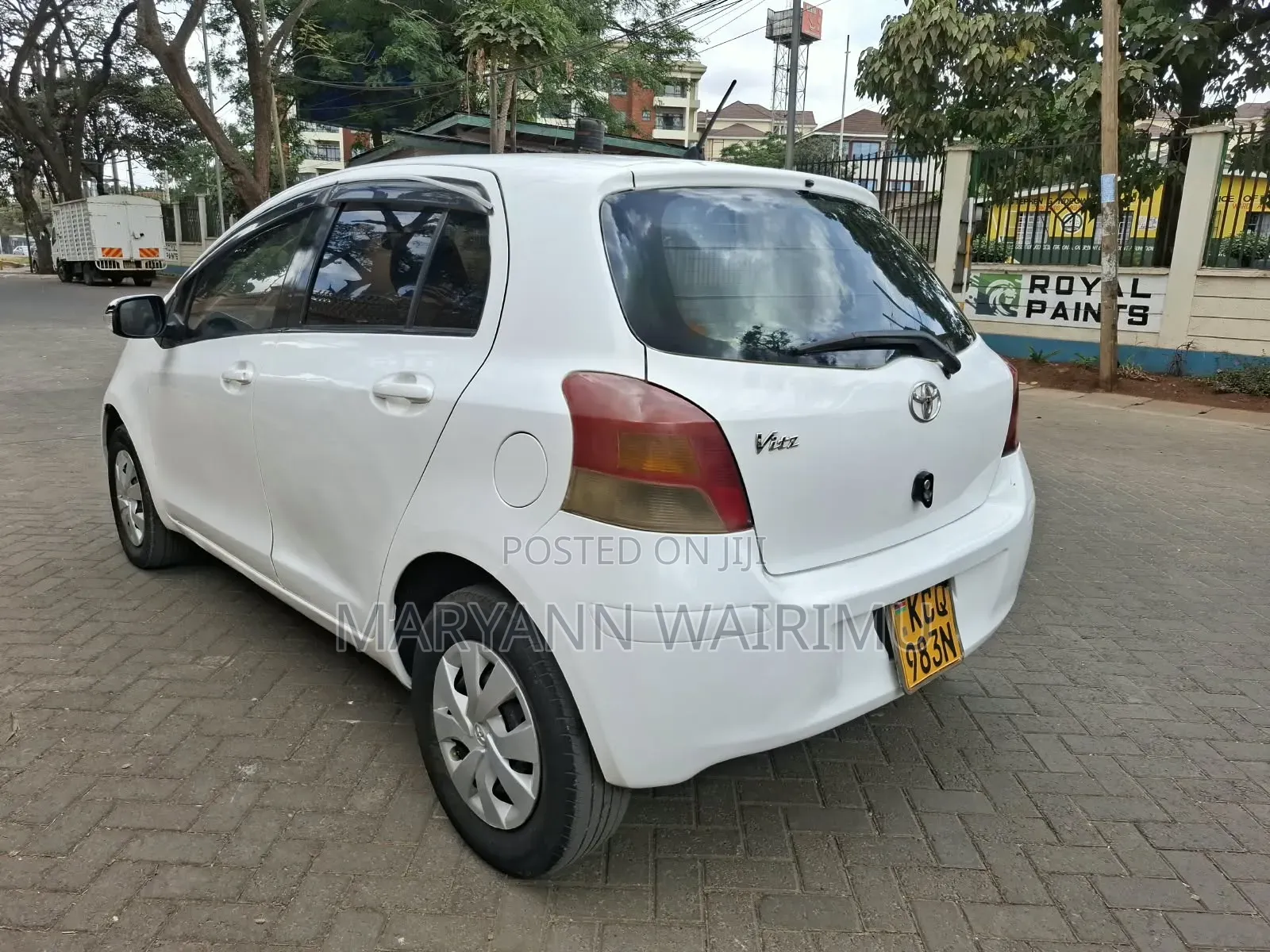 Toyota Vitz 1.0 FWD 5dr 2011 White