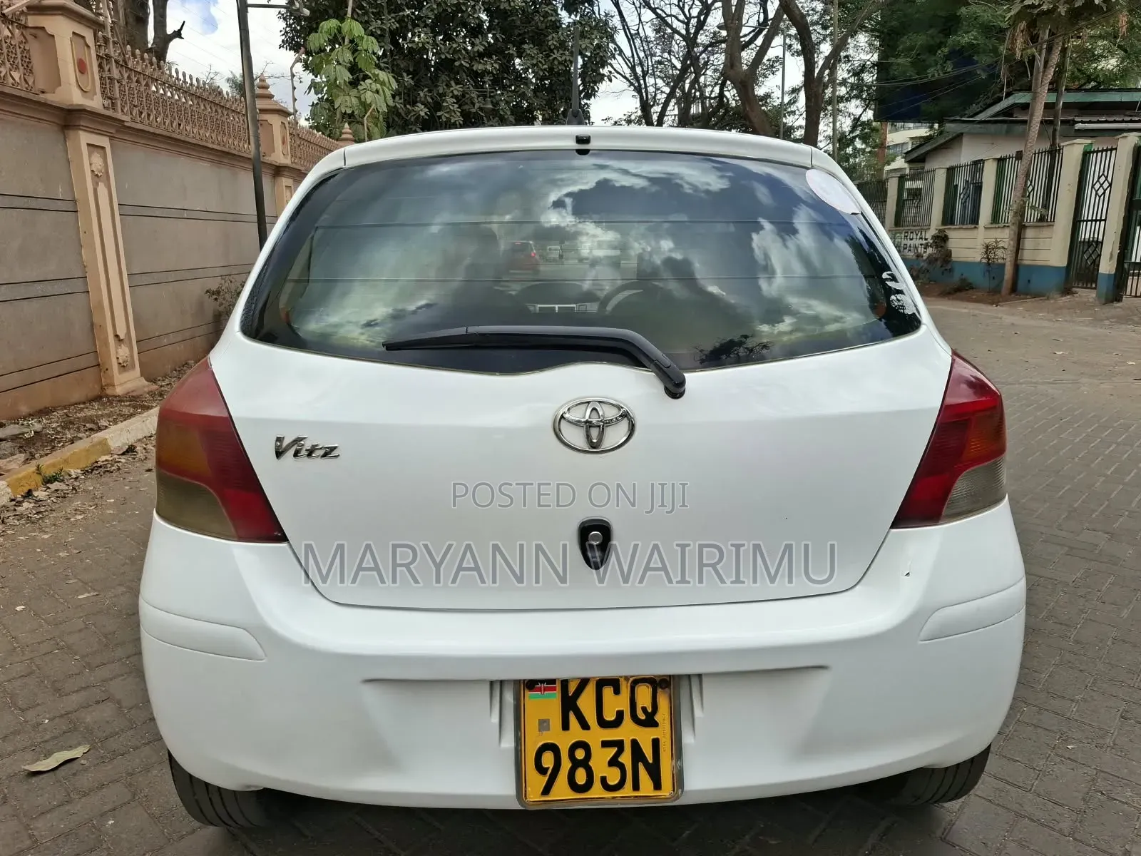 Toyota Vitz 1.0 FWD 5dr 2011 White