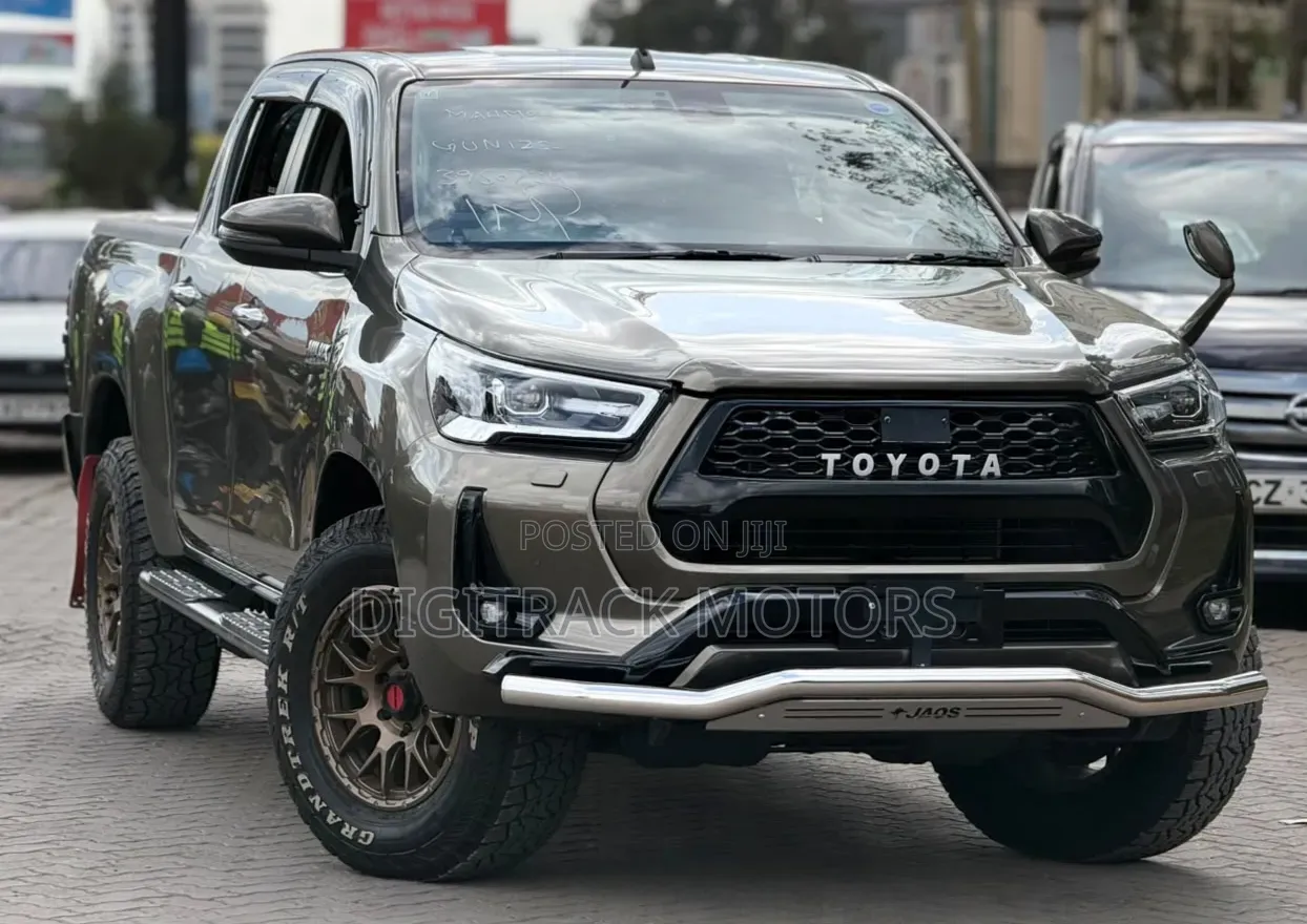 Toyota Hilux 2023 Green