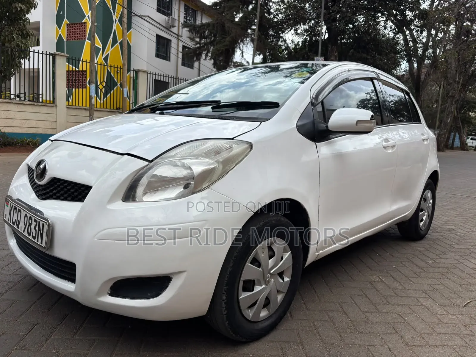 Toyota Vitz 2010 White