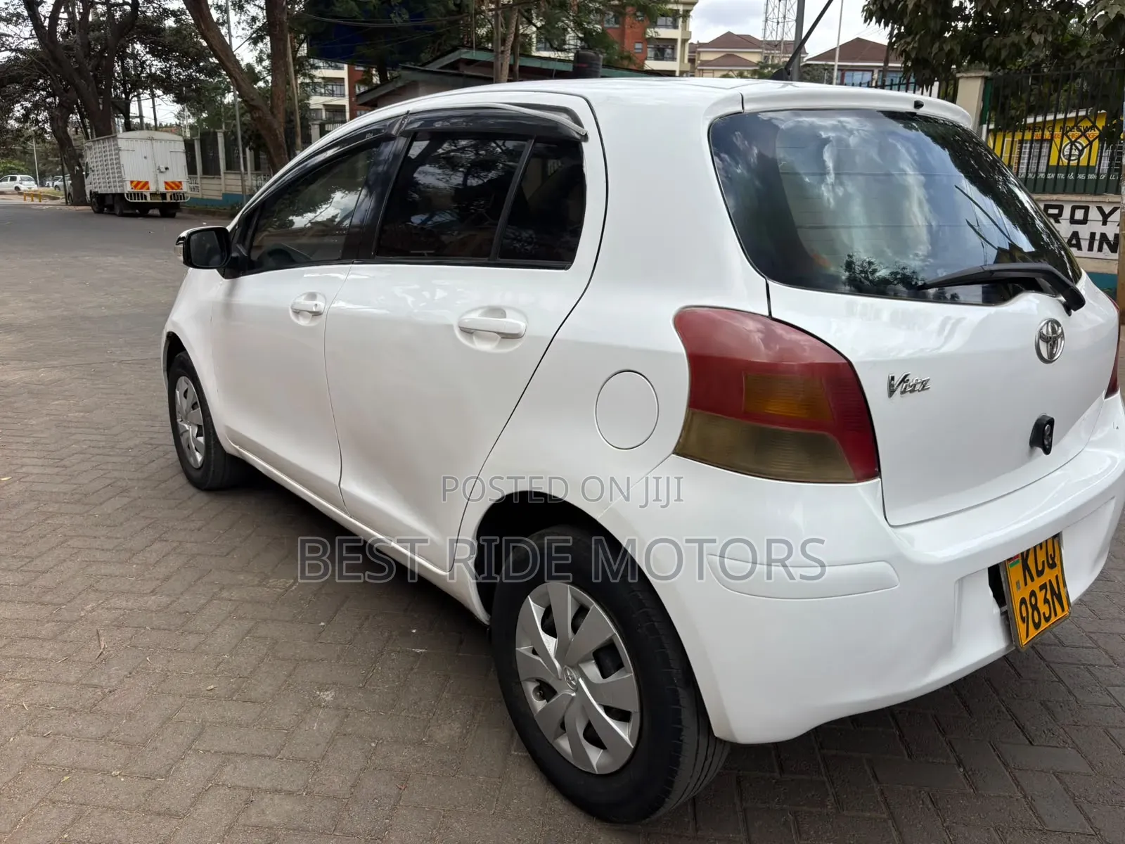 Toyota Vitz 2010 White
