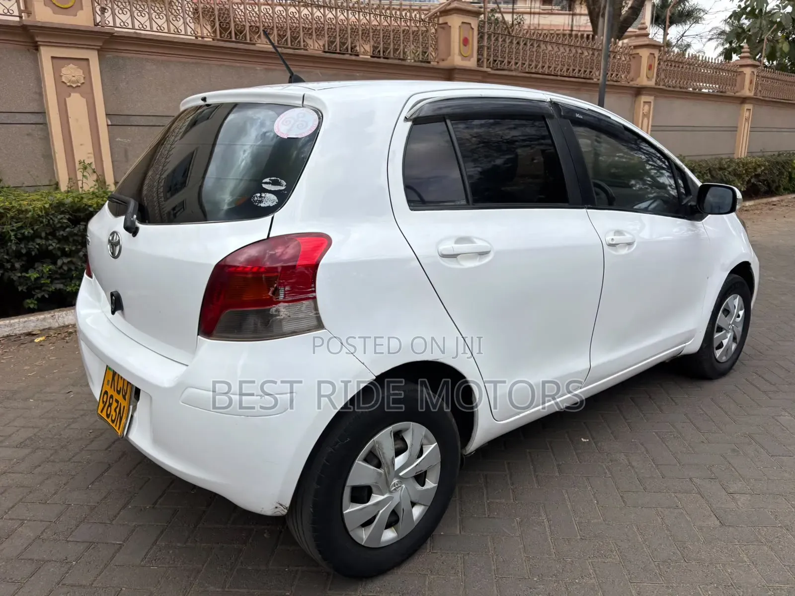 Toyota Vitz 2010 White