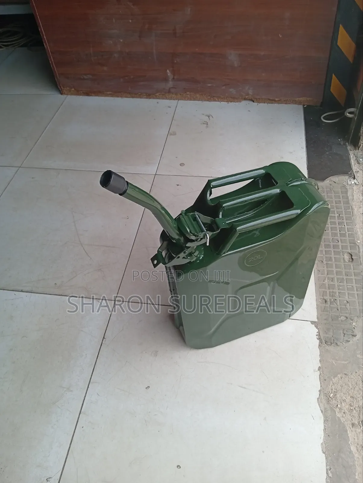 Fuel Jerrican With Spout