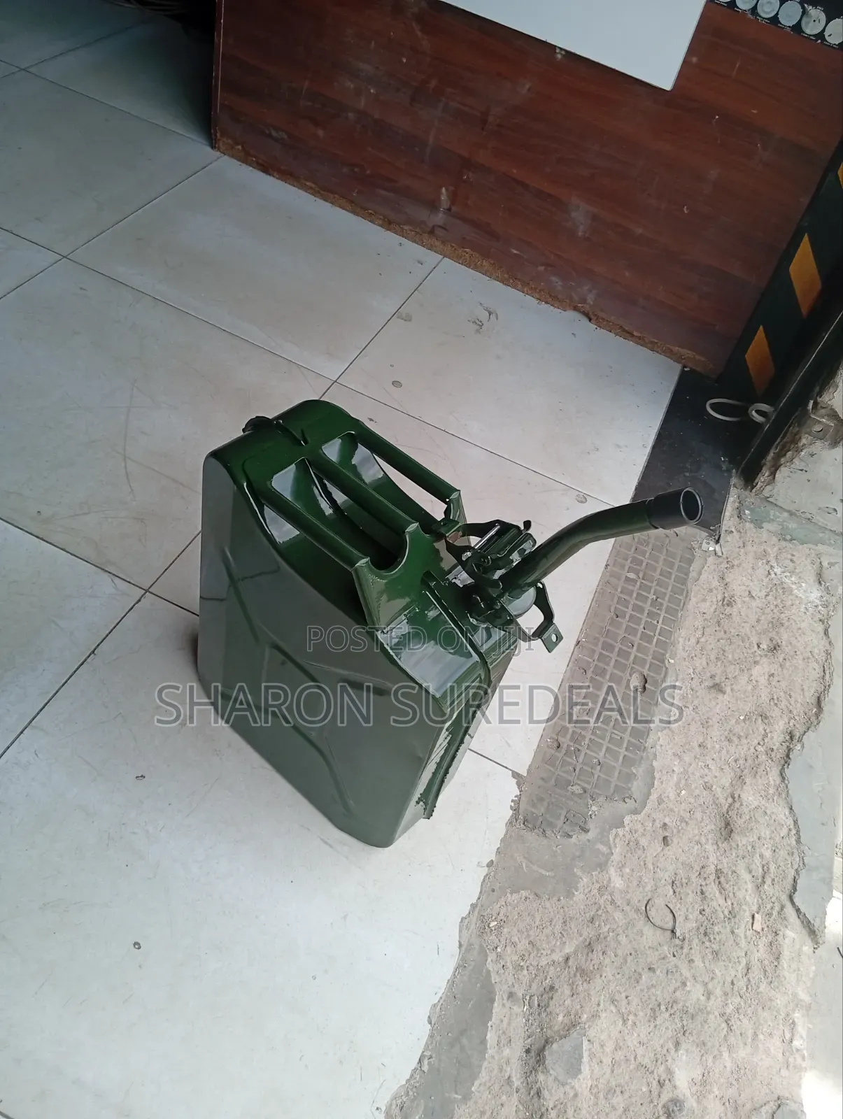 Fuel Jerrican With Spout