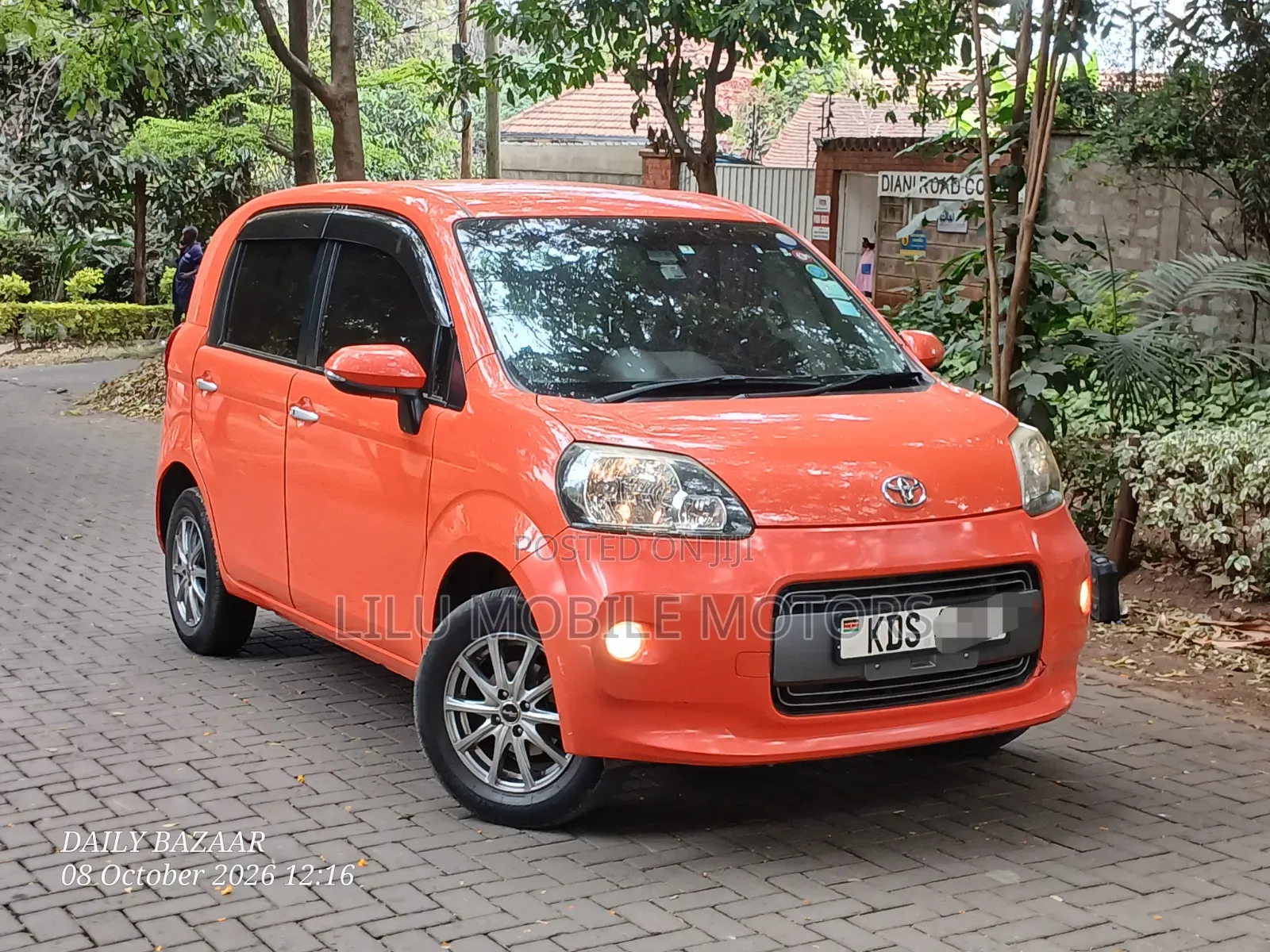 Toyota Porte 2017 Orange