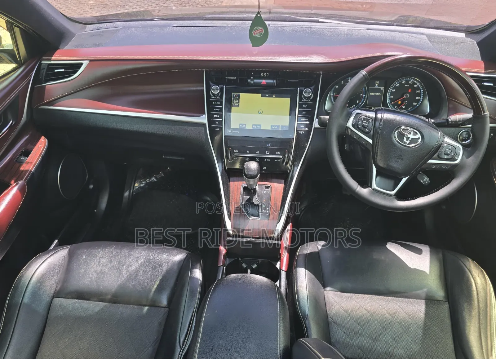Toyota Harrier 2.0 2015