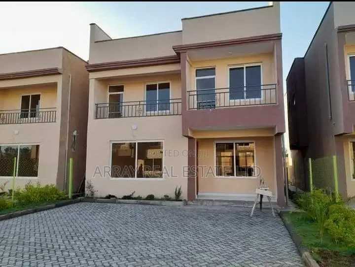 Furnished 4bdrm Villa in 4-Bedroom Villa, Hotel 67 Area for sale