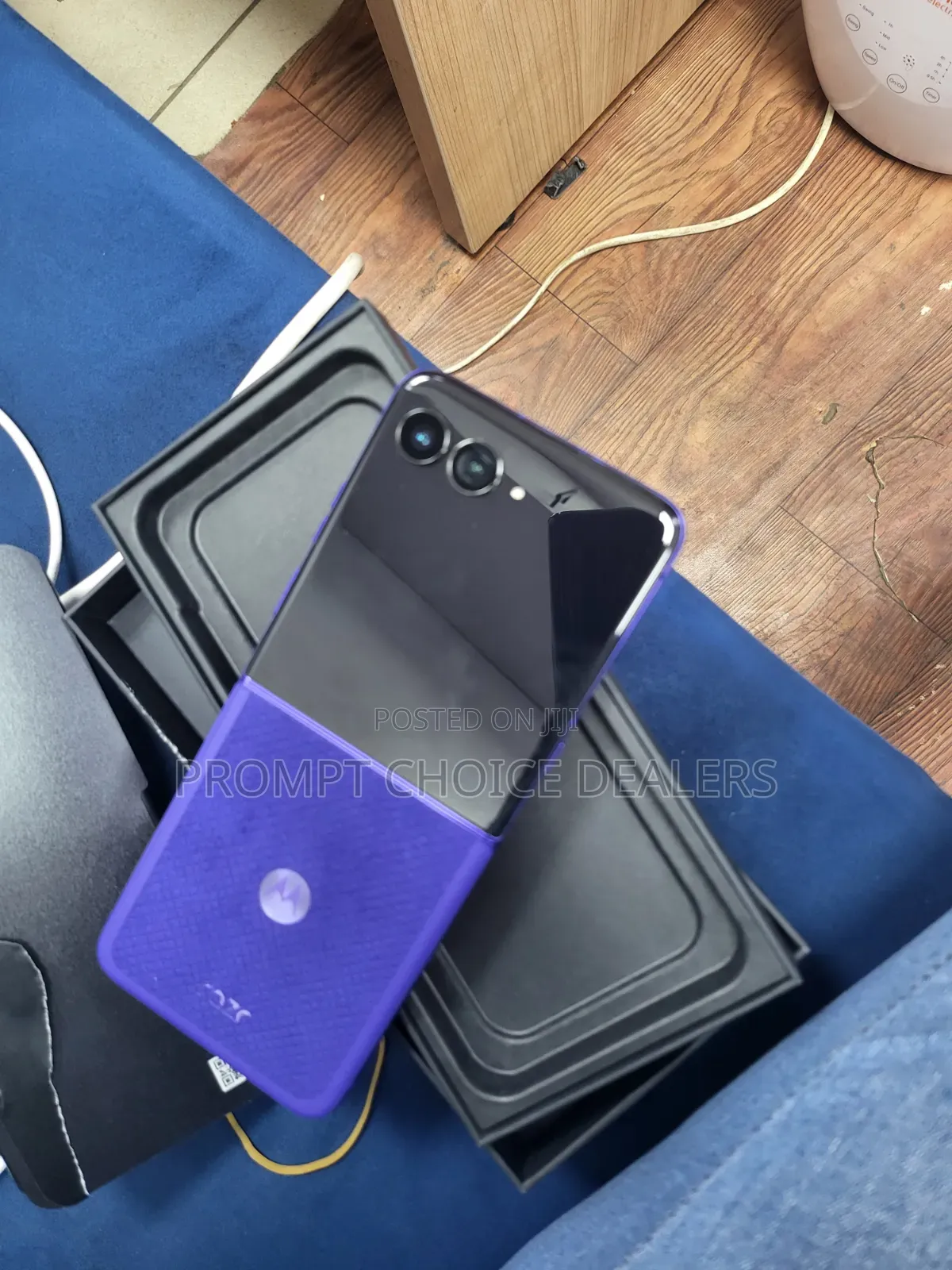 New Motorola Razr Ultra 2026 512 GB Blue