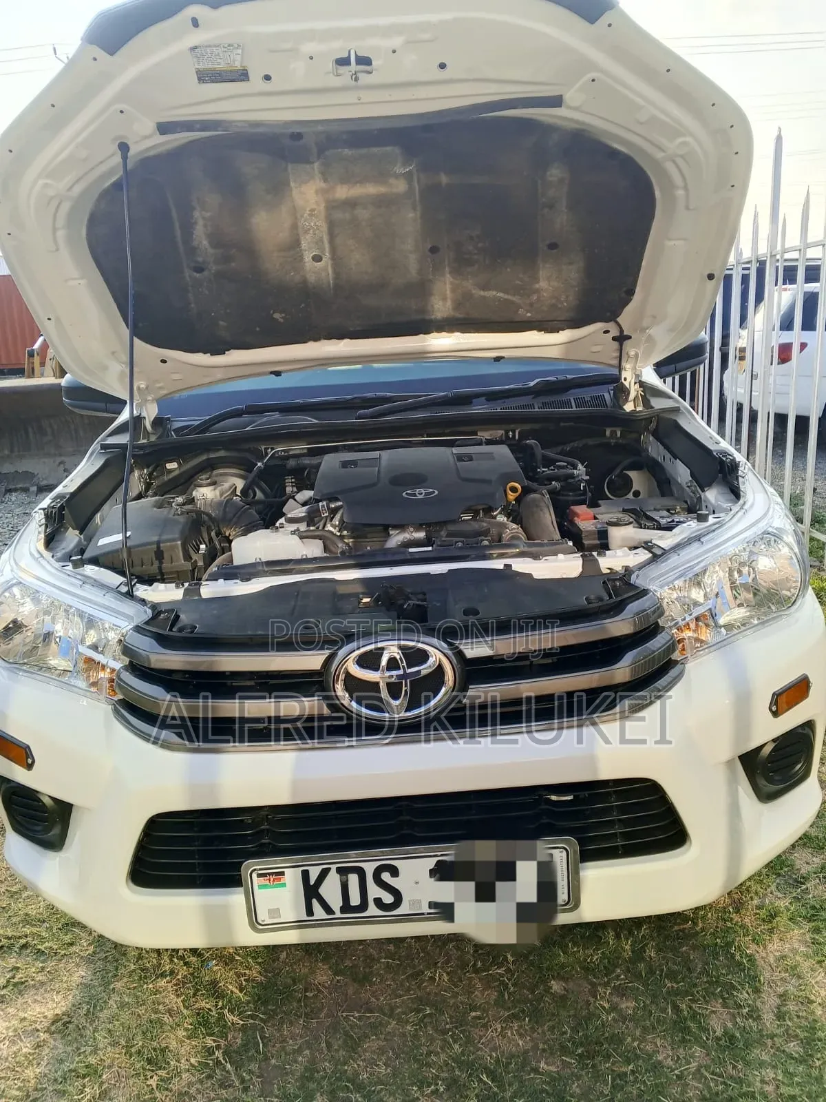 Toyota Hilux 2025 White