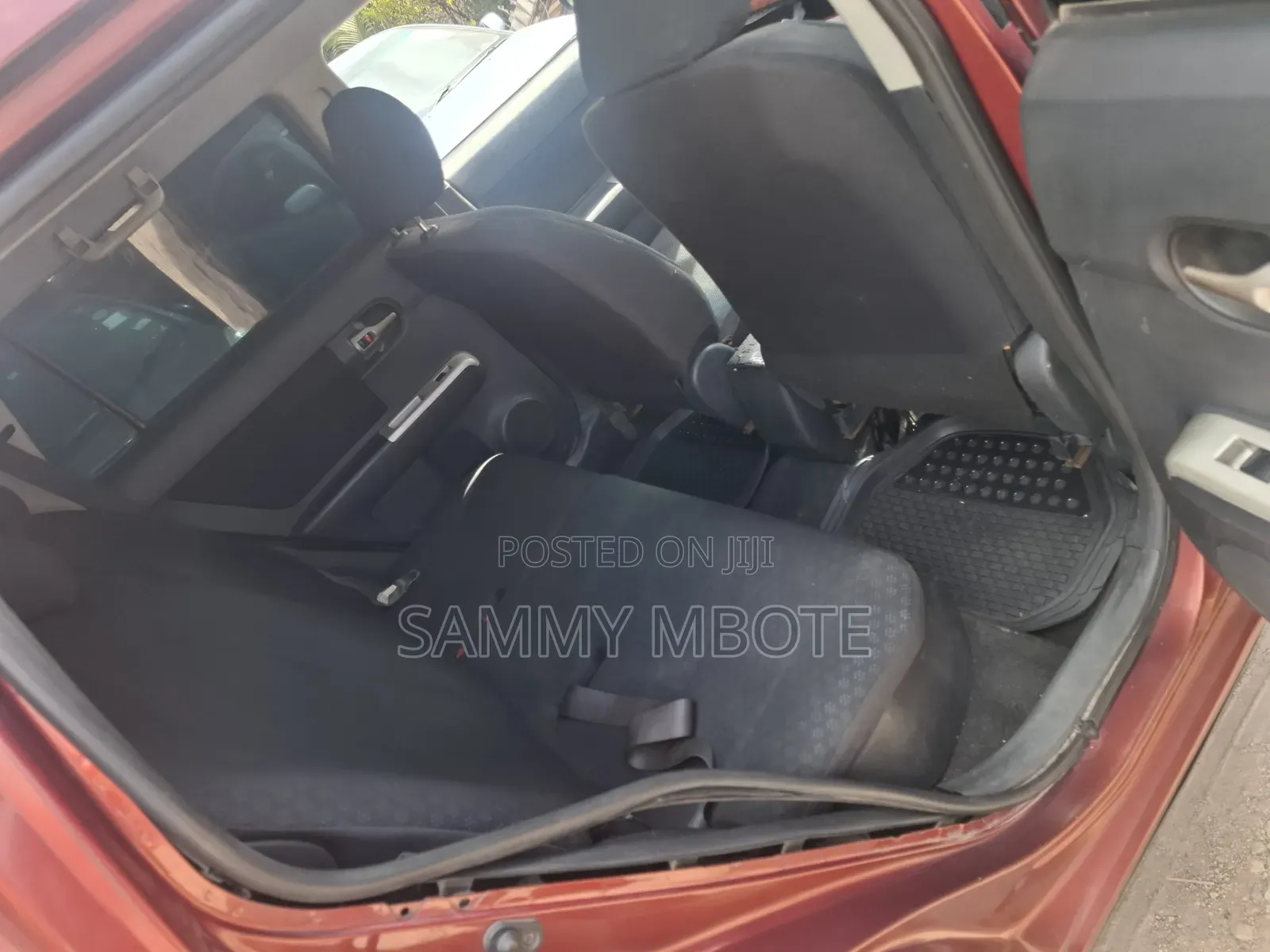 Toyota Rumion 1.5 FWD 2023 Maroon