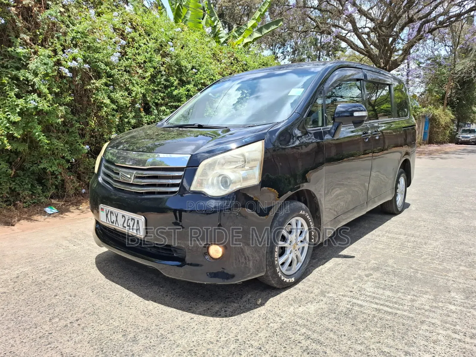 Toyota Noah 2.0 158hp FWD (8 Seater) 2012 Black