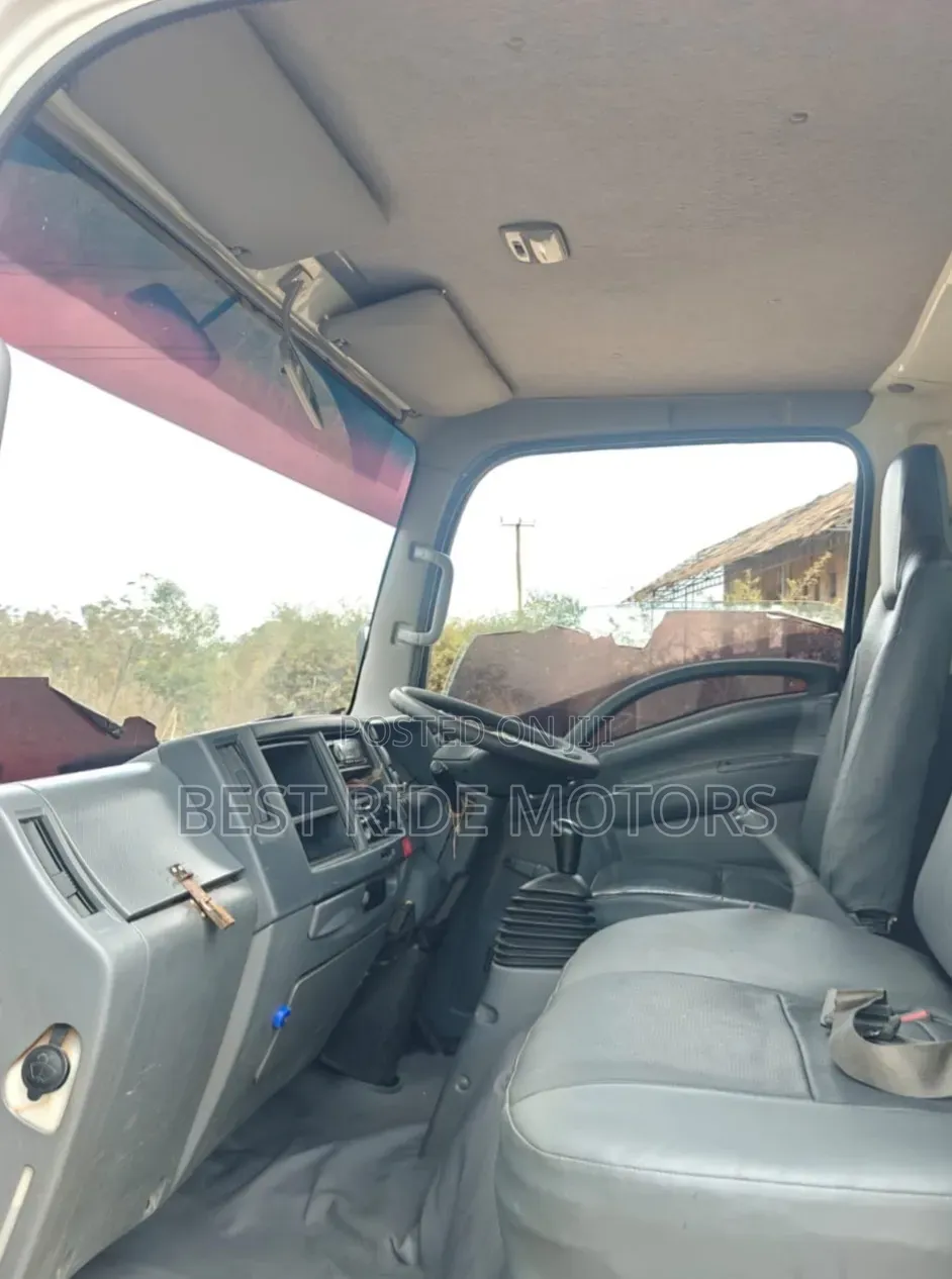 Isuzu NMR Local 2021 White