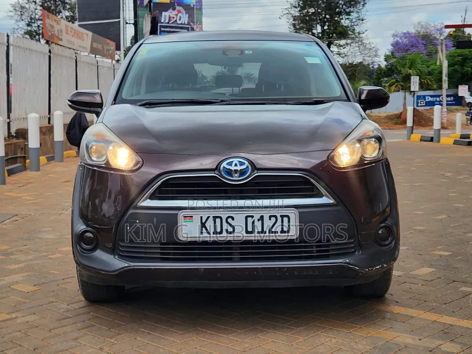 Toyota Sienta 1.5 Hybrid FWD (6-seater) 2017 Pink