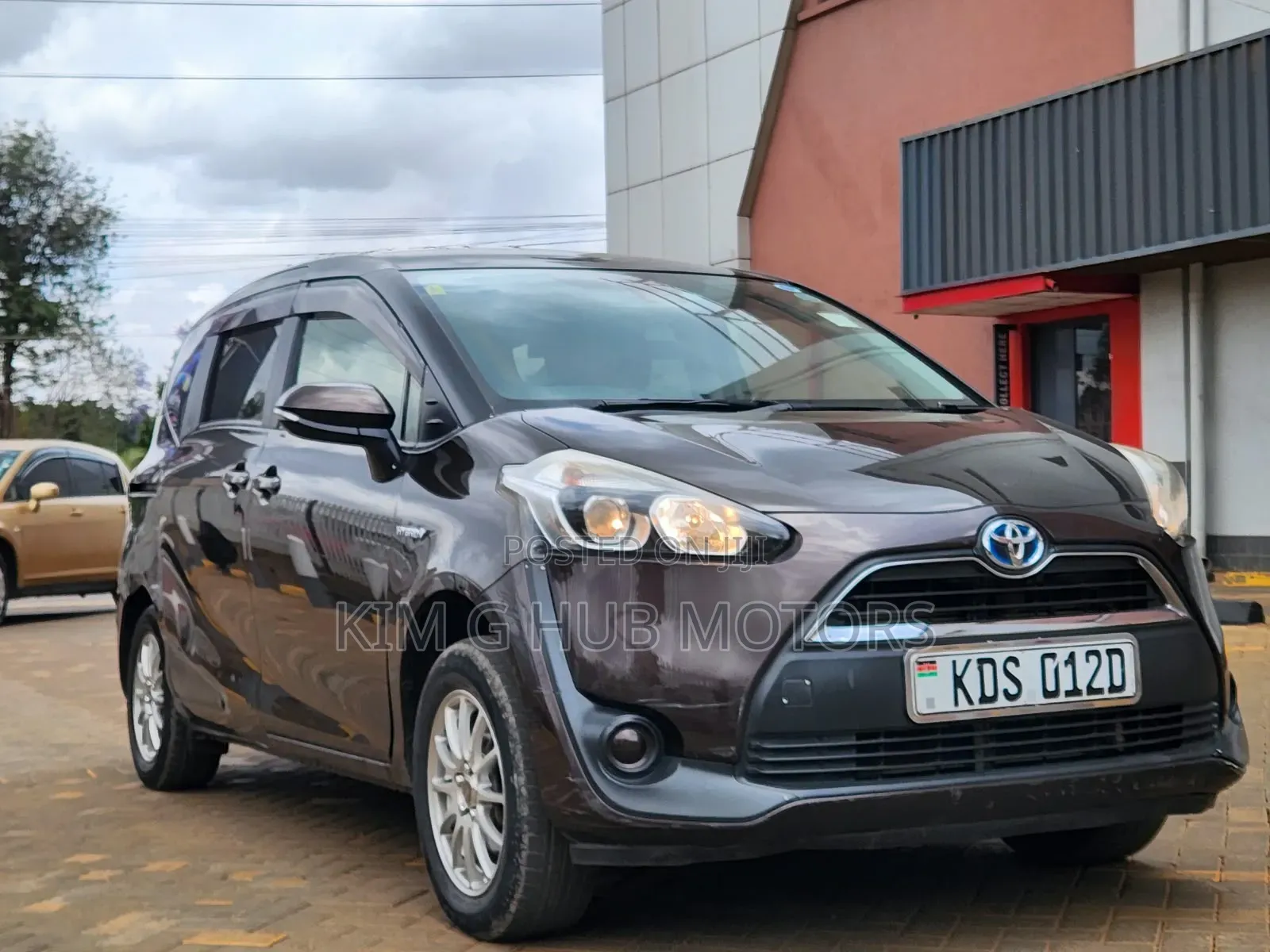 Toyota Sienta 1.5 Hybrid FWD (6-seater) 2017 Pink
