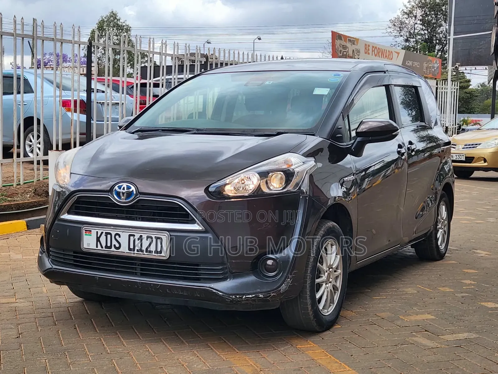 Toyota Sienta 1.5 Hybrid FWD (6-seater) 2017 Pink