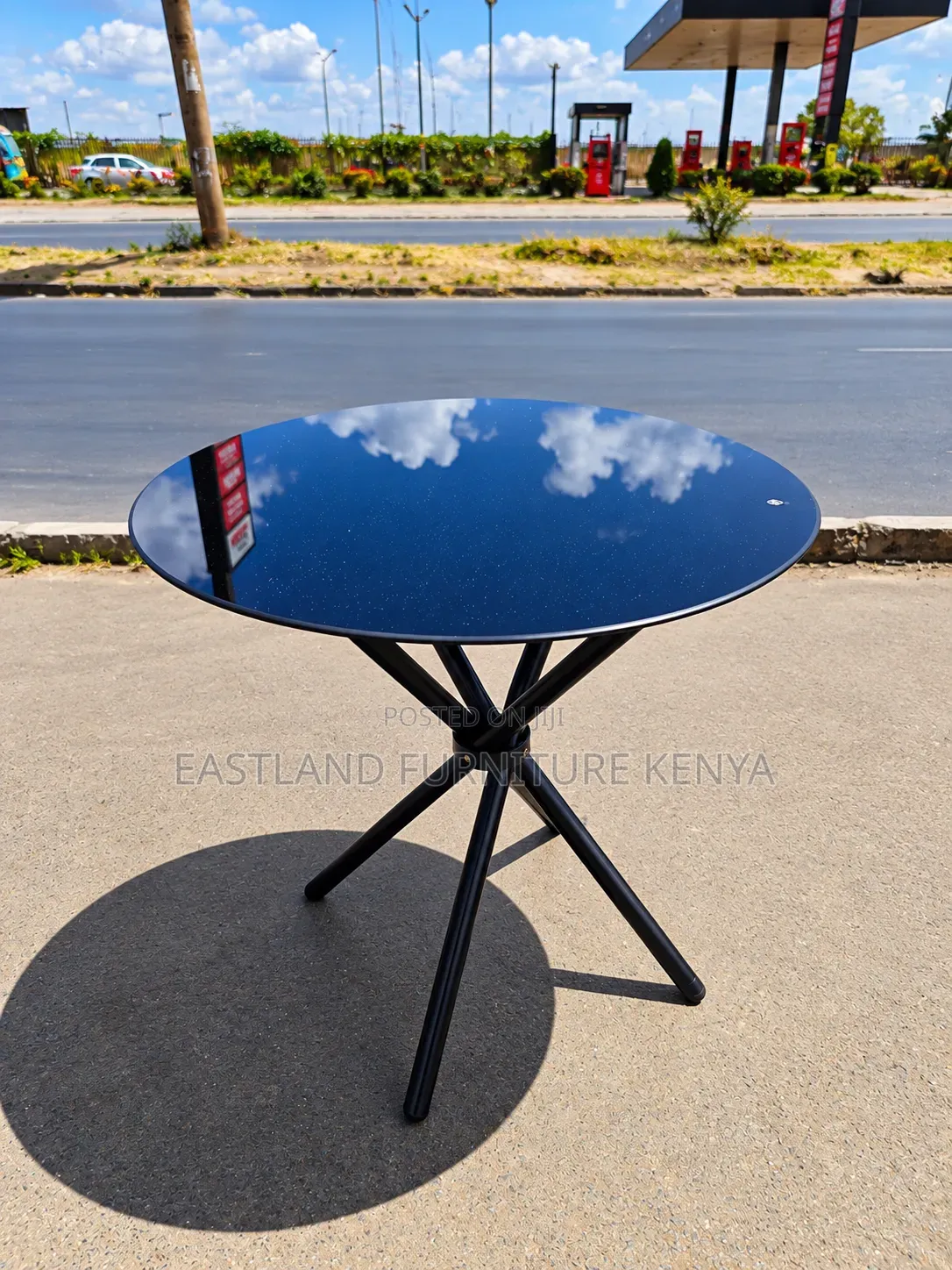 Modern Round Coffee Table – Glossy Top With Stylish Metal Base