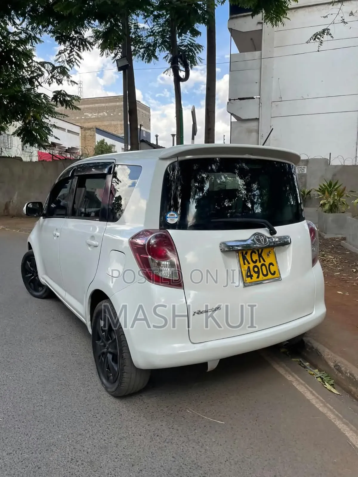 Toyota Ractis 2010 White