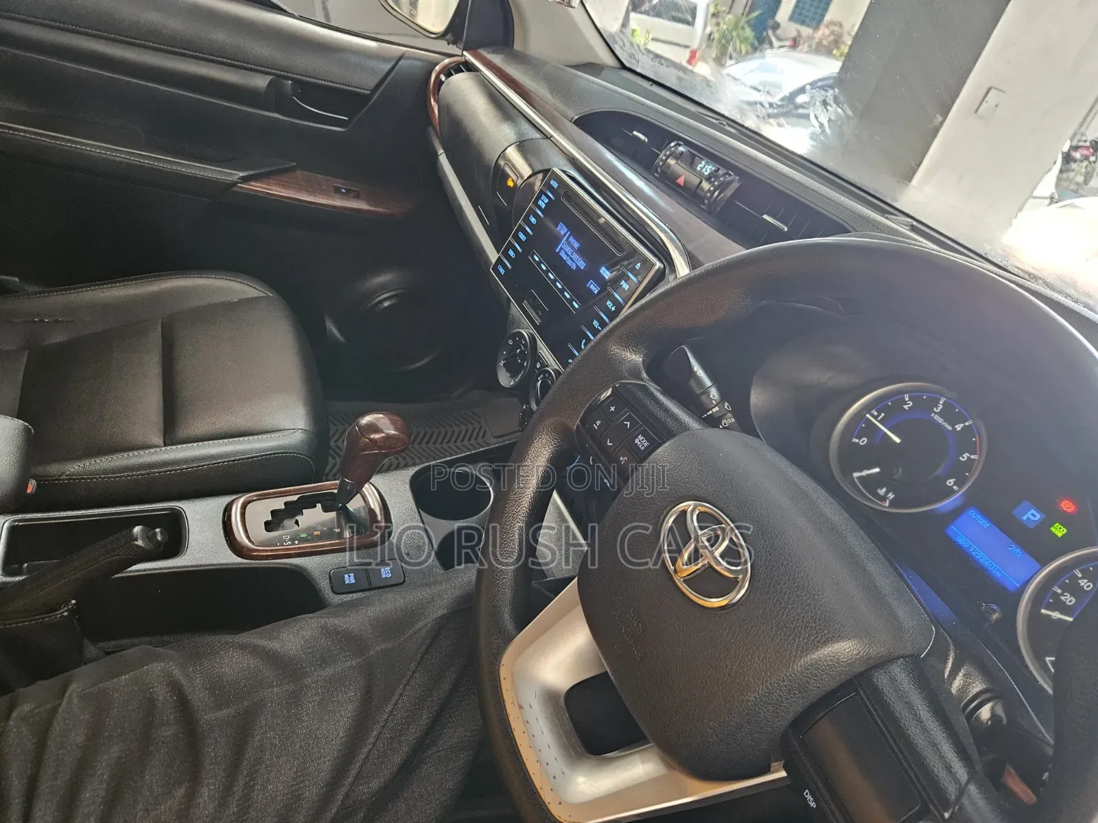 Toyota Hilux 2016 Black