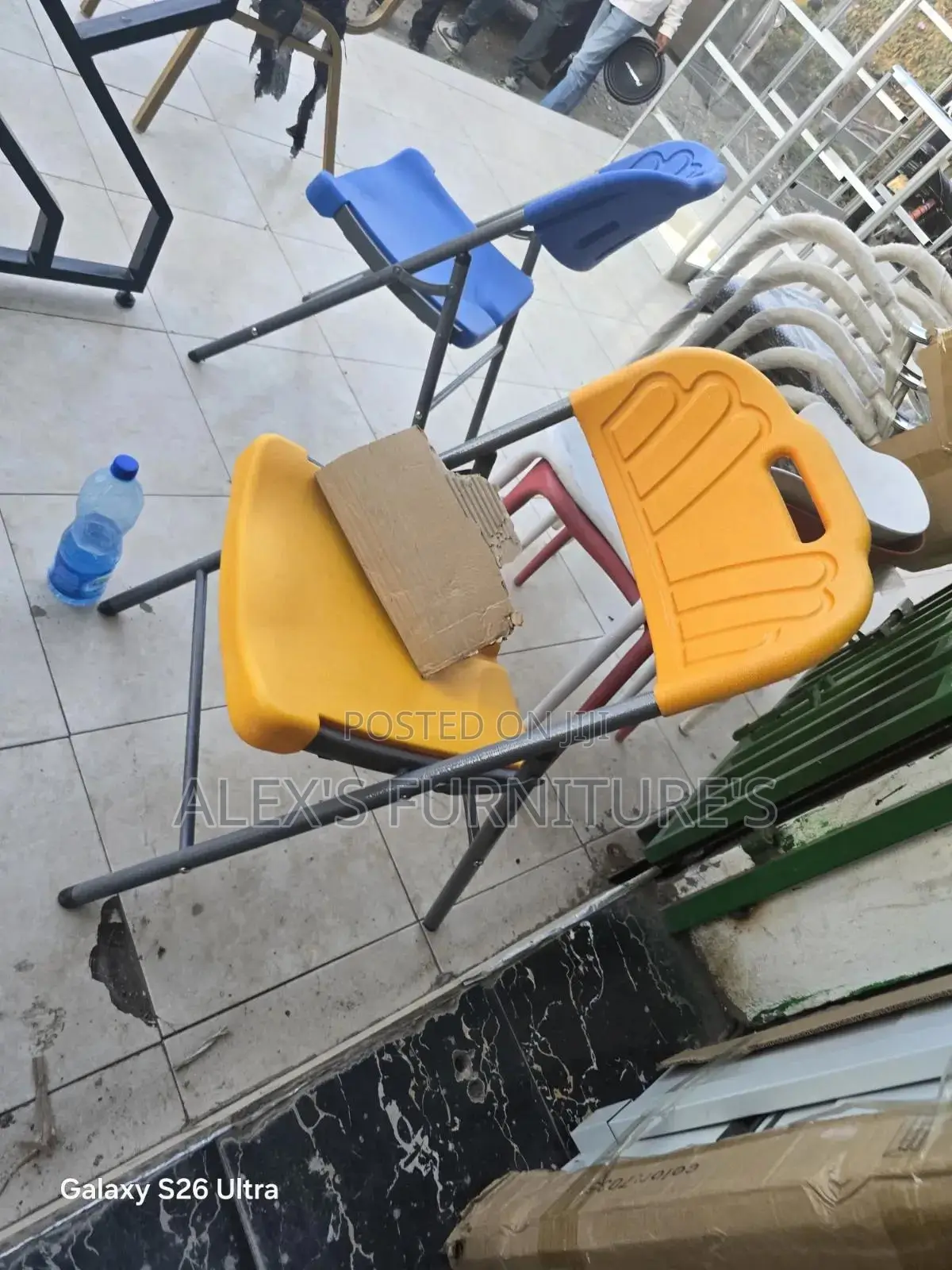 Fantastic Chairs/ Folding Chair