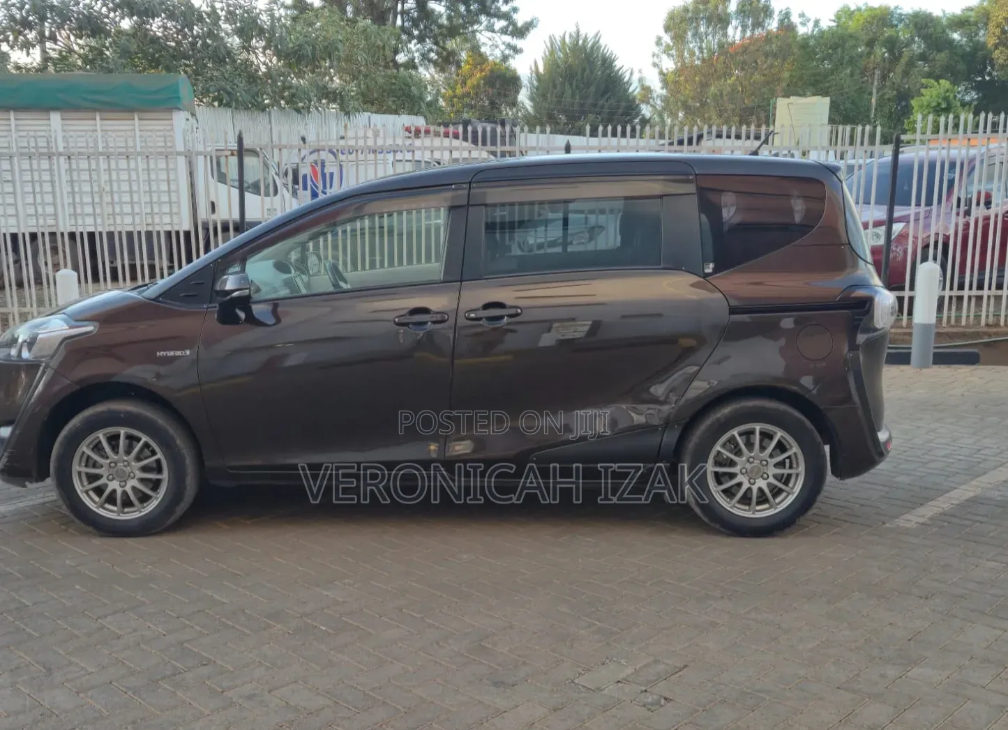 Toyota Sienta 2017 Brown