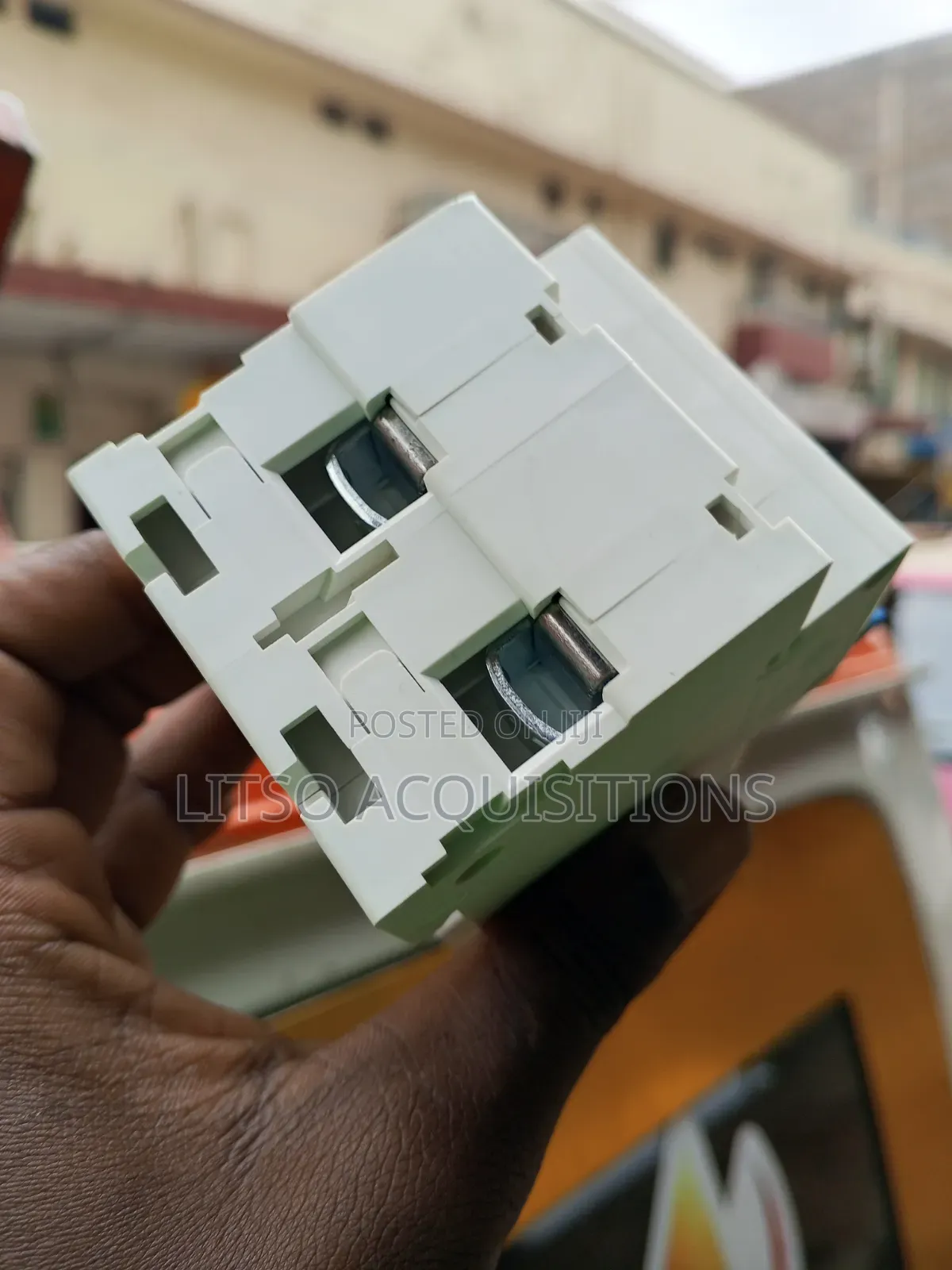 Meanray 125A DC Circuit Breaker 550V for Solar Systems