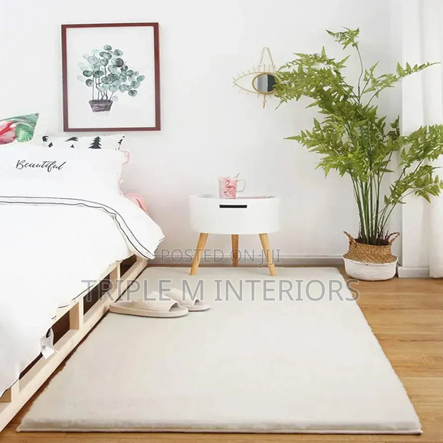 Premium White 5 by 8 Rabbit Far Soft Heavy Carpet