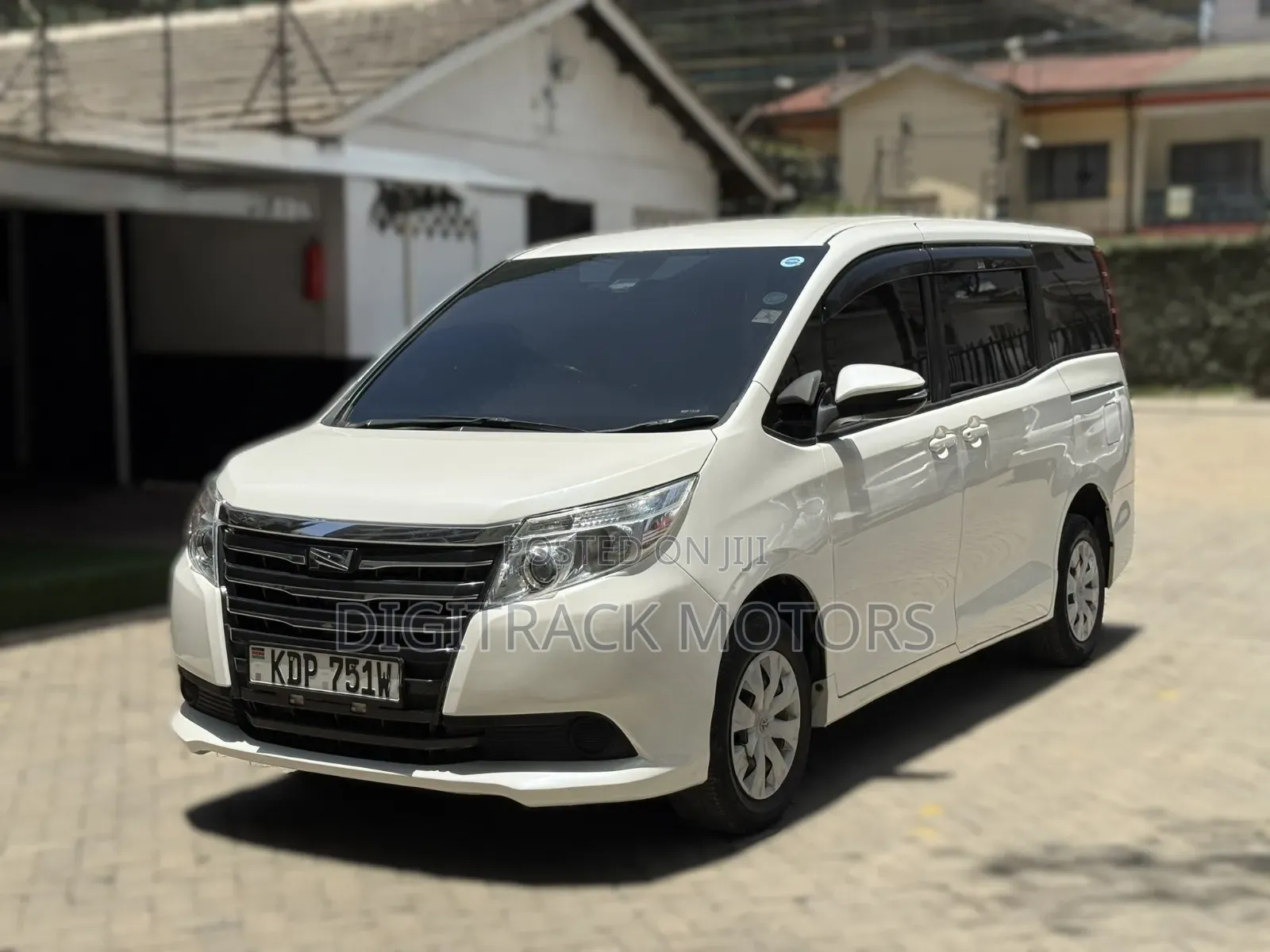 Toyota Noah 2017 White