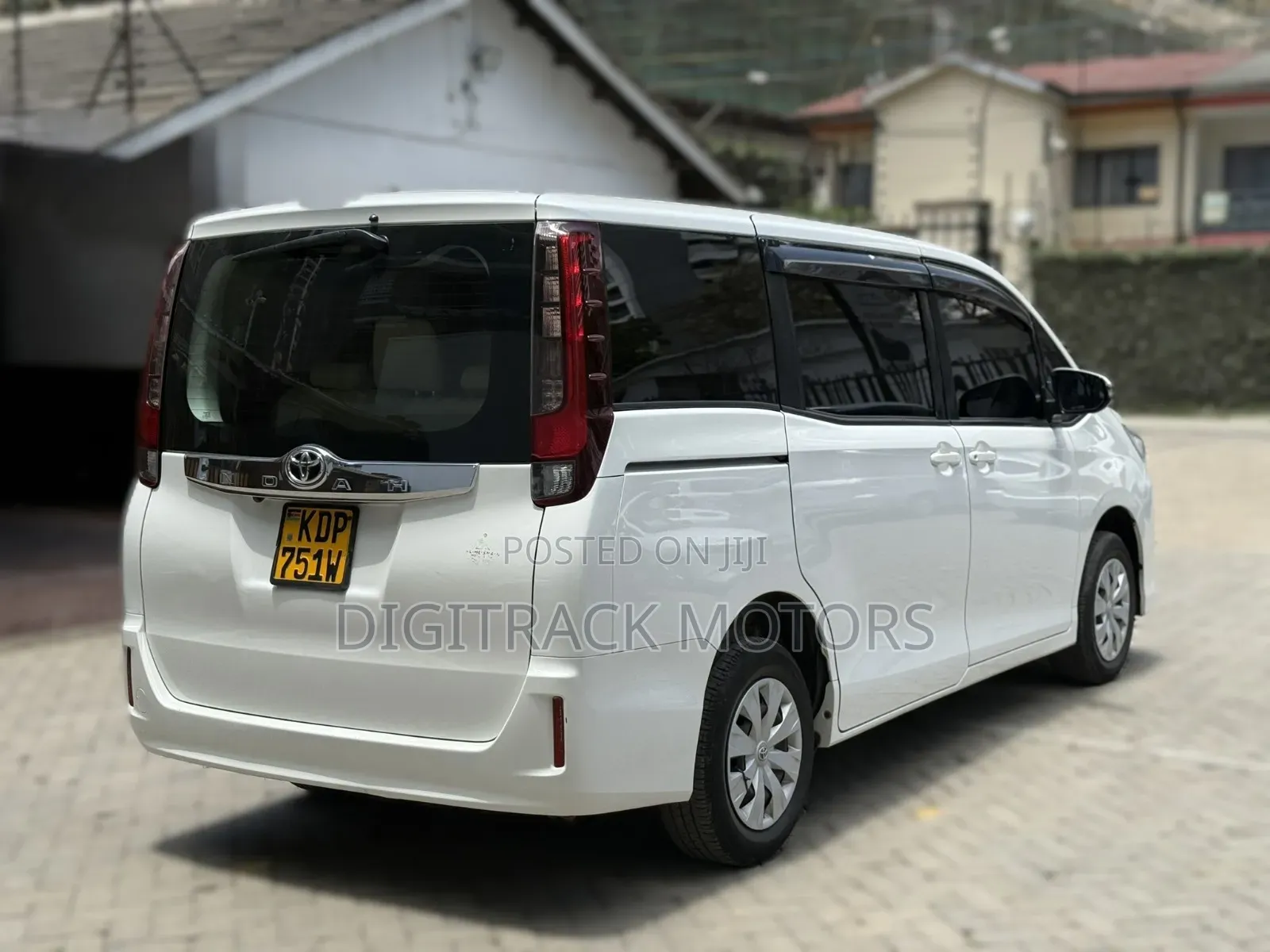 Toyota Noah 2017 White