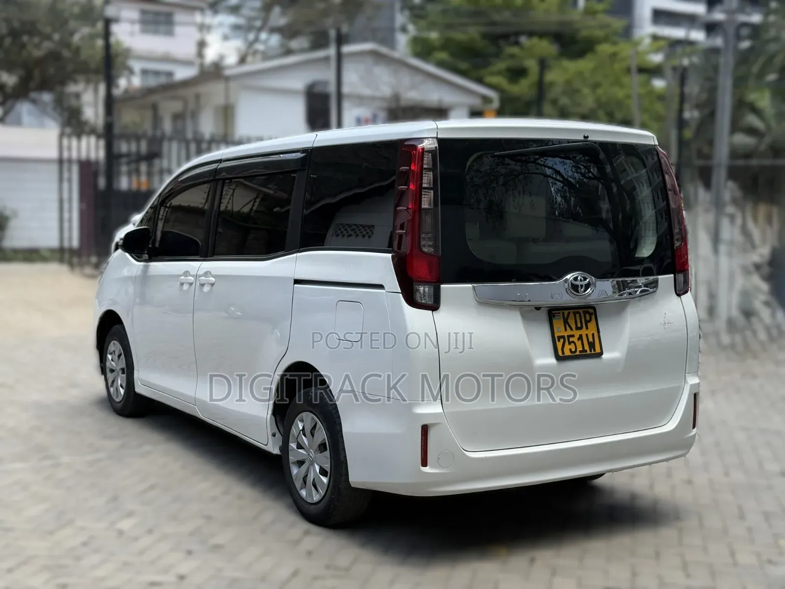 Toyota Noah 2017 White