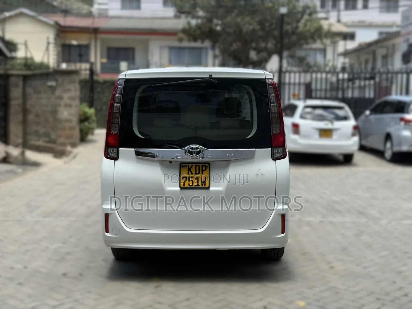 Toyota Noah 2017 White